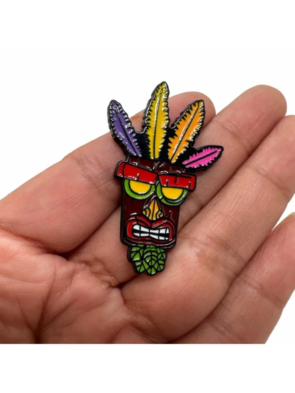 ⭐Crash Bandicoot Aku Aku Mask Pin Brooch Gamer Gaming Cartoon Anime TV Show New